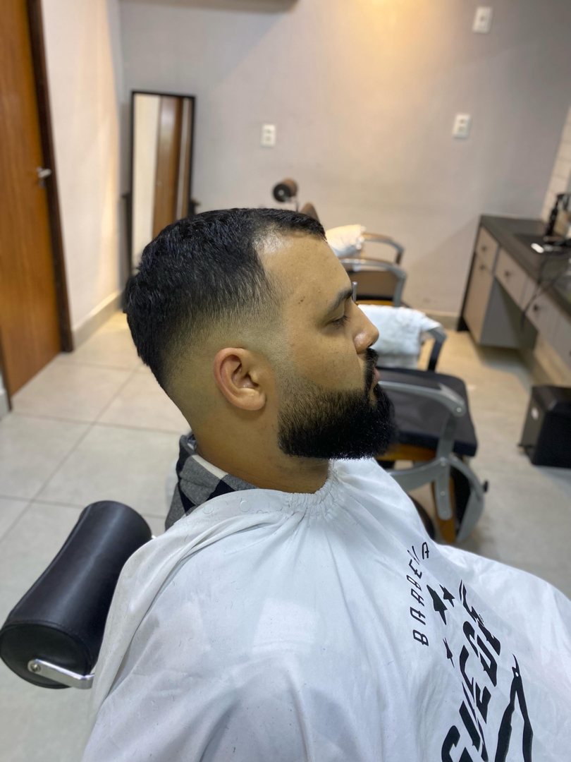 Degradê com barba alinhada